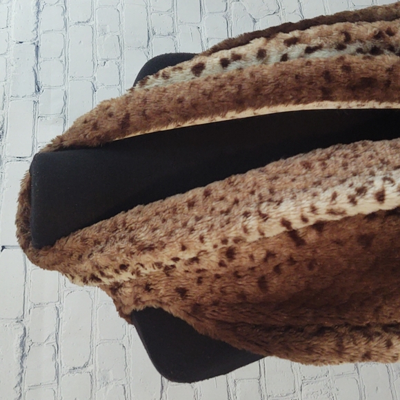 Animal Print Faux Fur Vest - Picture 2 of 10